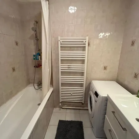 Amazing 1 Bedroom, 30sec From Arc De Triomphe * Parigi